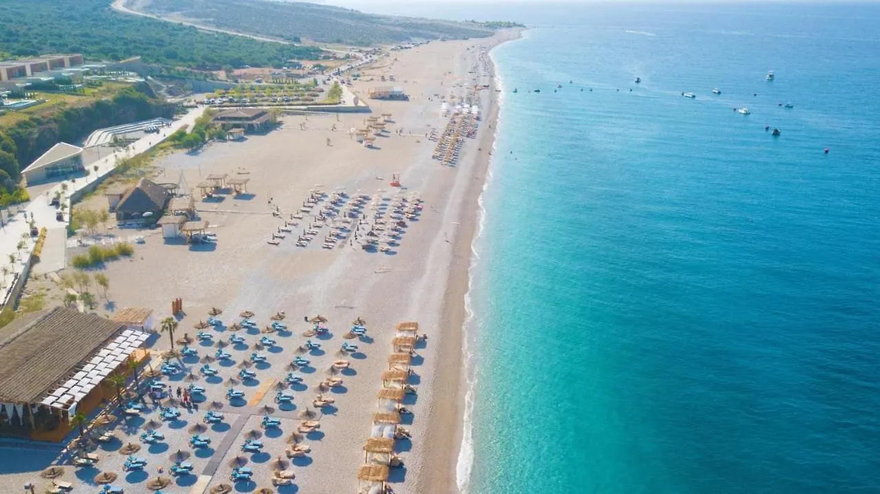 3-Bedroom Beach Villa With A Pool And Private Sauna In Green Coast Palase 0*, Paljasa Albania