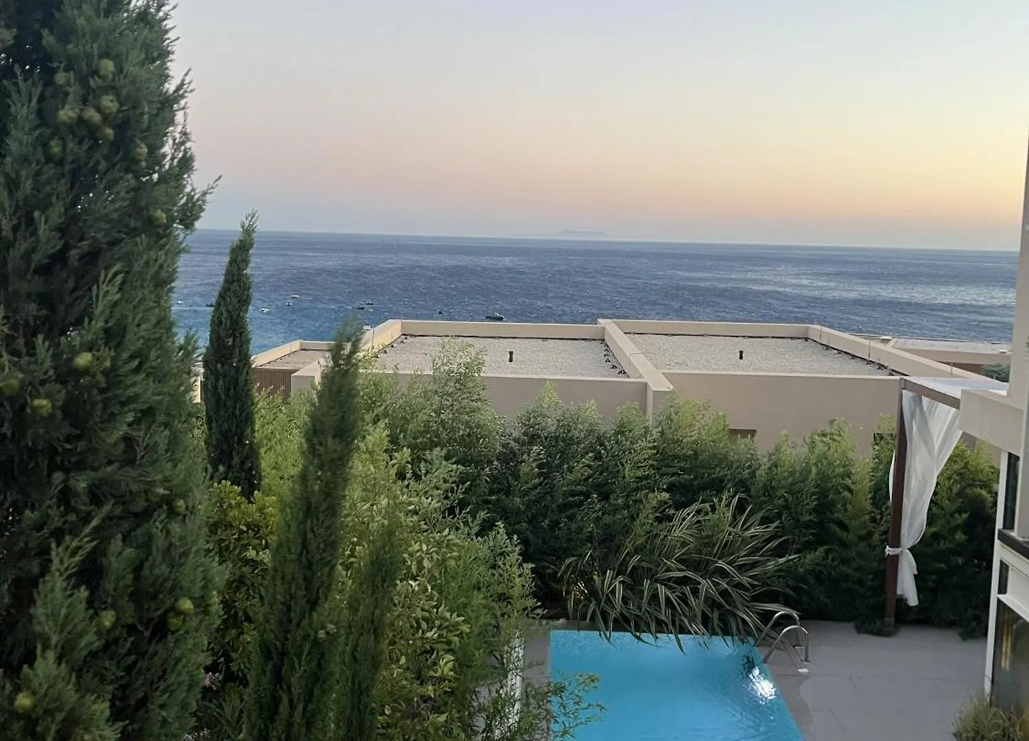 3-Bedroom Beach Villa With A Pool And Private Sauna In Green Coast Palase Albania
