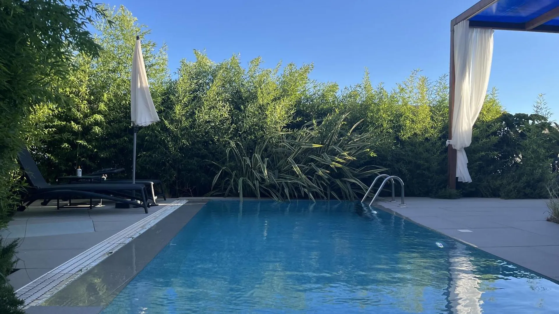 3-Bedroom Beach Villa With A Pool And Private Sauna In Green Coast Palase